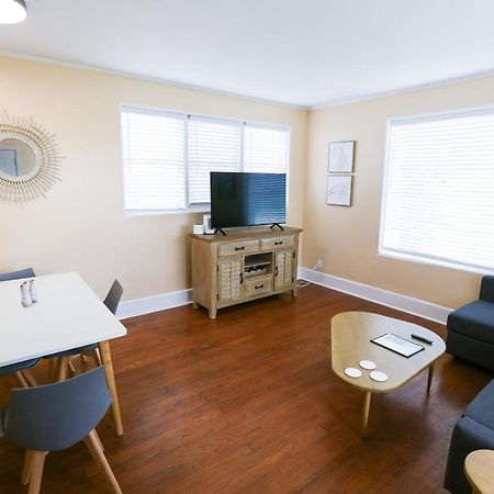 New Listing! Centrally Located Efficiency One Mile To The Beach! Jacksonville Beach Kültér fotó