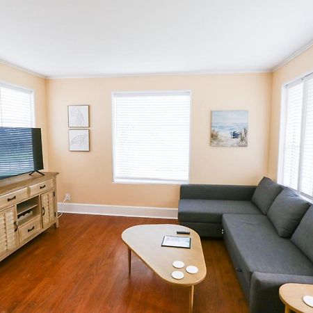 New Listing! Centrally Located Efficiency One Mile To The Beach! Jacksonville Beach Kültér fotó