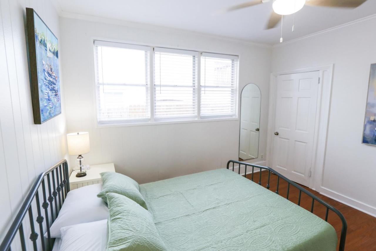 New Listing! Centrally Located Efficiency One Mile To The Beach! Jacksonville Beach Kültér fotó