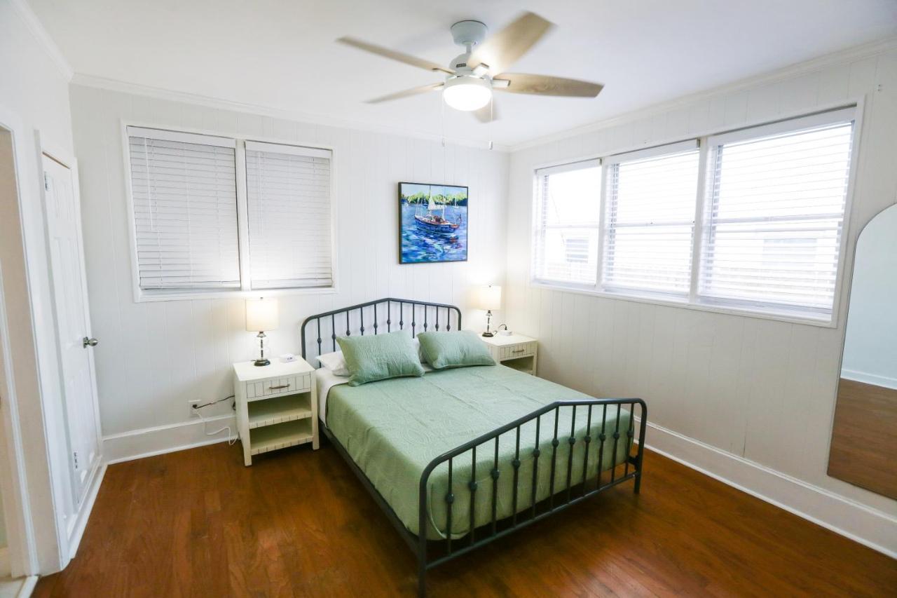 New Listing! Centrally Located Efficiency One Mile To The Beach! Jacksonville Beach Kültér fotó