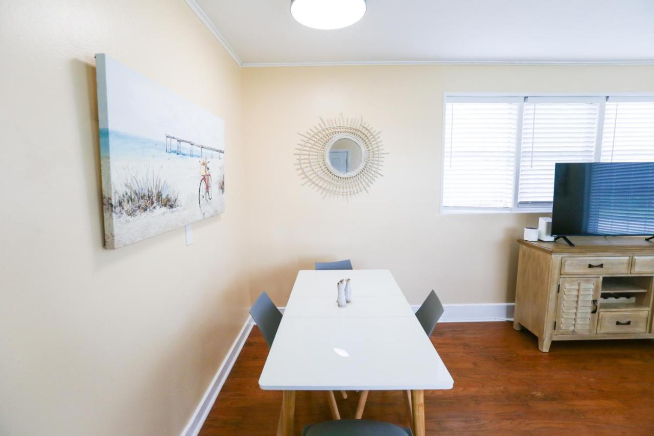 New Listing! Centrally Located Efficiency One Mile To The Beach! Jacksonville Beach Kültér fotó
